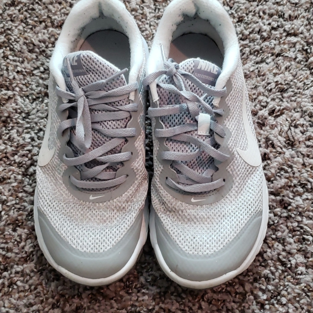 Nike tennis shoes